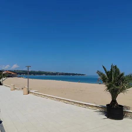 Apartment E003 в бийч - усещането да живееш на плажа !!! *