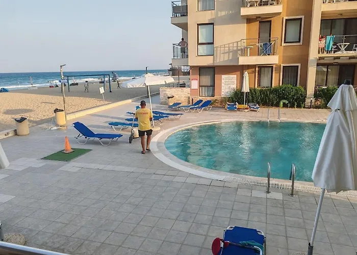 アパート E003 в бийч - усещането да живееш на плажа !!! オブゾー